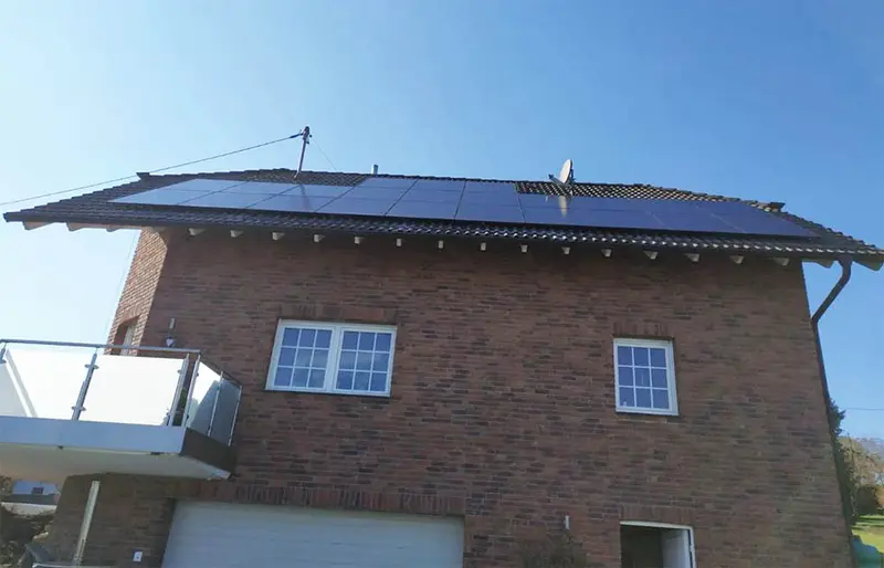 Photovoltaikanlage auf einem Wohnhaus in Birken-Honigessen