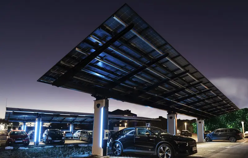 Voltwing Carport im Abendlicht